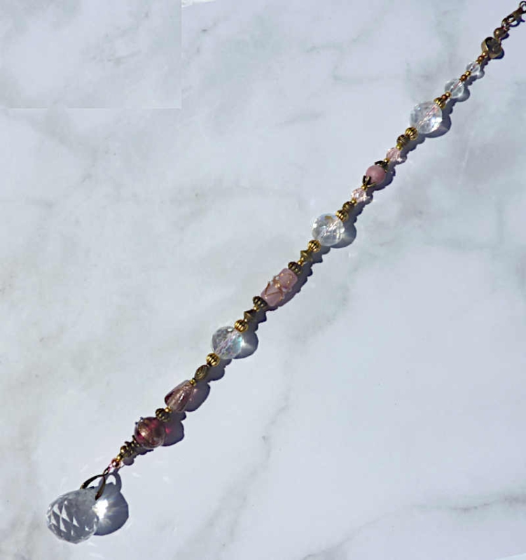 Preview: Romantischer Sonnenfänger rosa-antik, vintage, 4 Regenbogenkristalle   59cm